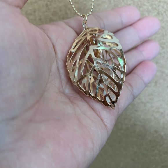 Brand new gold leaf necklace - Picture 2 of 3